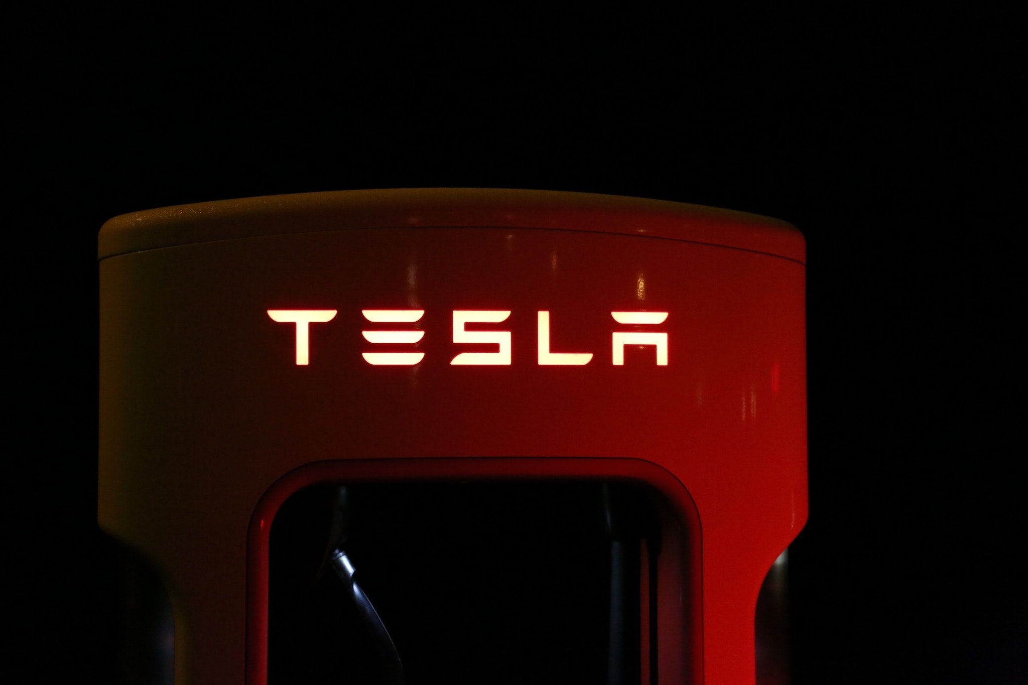 Tesla logo mørke